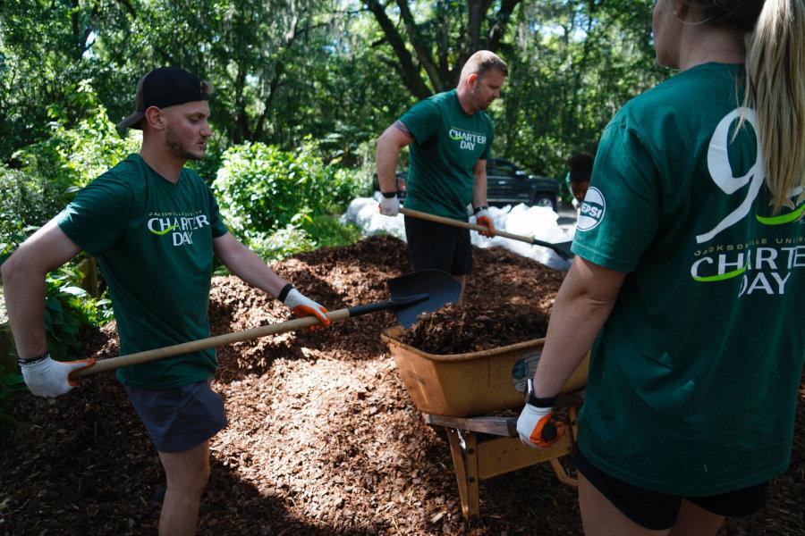 Charter Day Volunteers working on Jacksonville University Campus