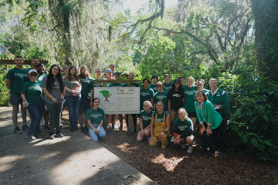 Charter Day Volunteers working on Jacksonville University Campus