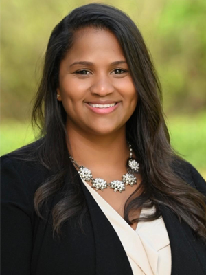 Lea Fernandes headshot