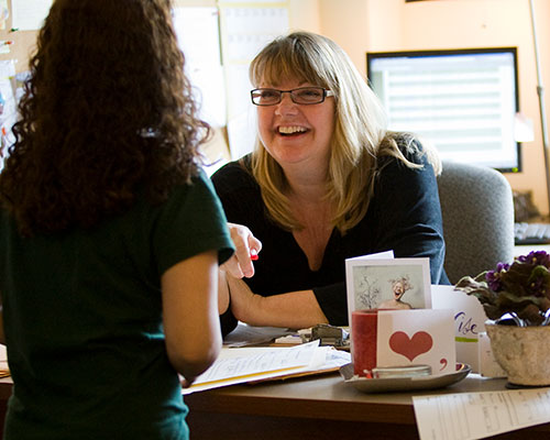 A JU advisor meeting with a student whose back is to the camera.