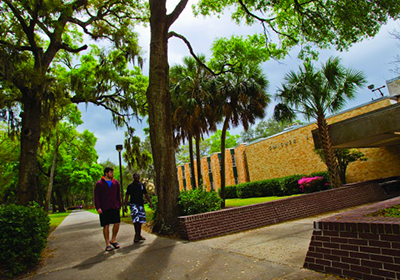 Students outside of Carl S. Swisher Library