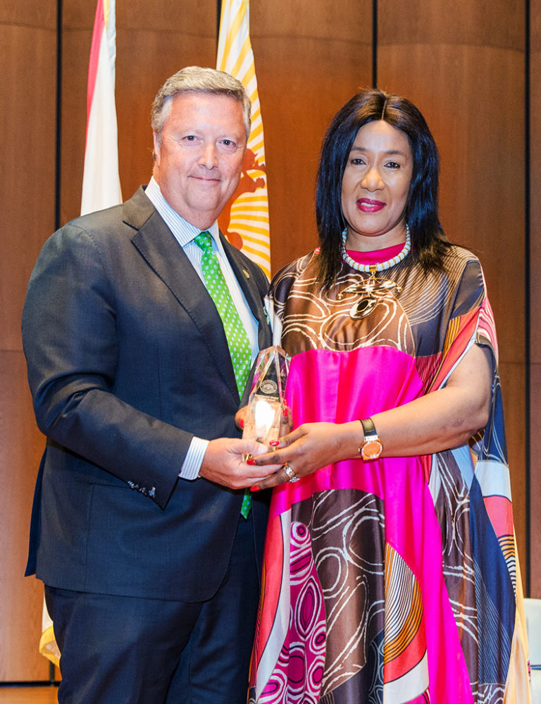 President Tim Cost ’81 presented Dr. Mandela with the 2019 Presidential Global Citizen Award on International Nelson Mandela Day