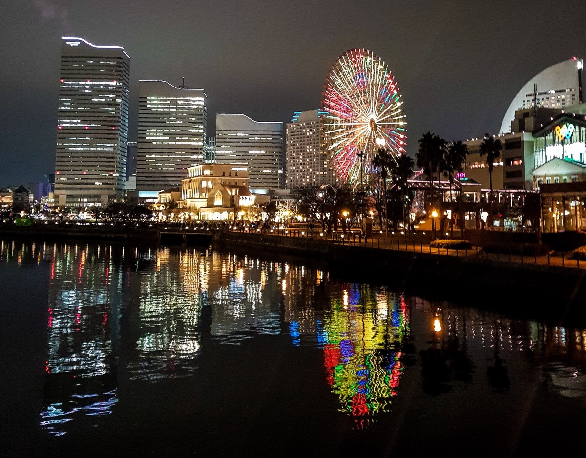 Yokohama ferris wheel at night.