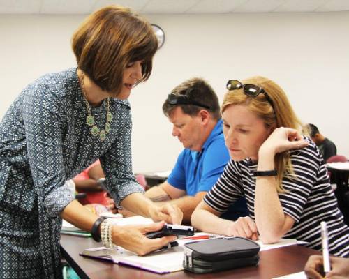 Dr. Sherri Jackson working with a psychology student.